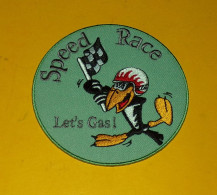 TISSU PATCH :  SPEED RACE , LET'S GAS !  , DIAMETRE 9 CM , BON ETAT VOIR PHOTO . POUR TOUT RENSEIGNEMENT ME CONTACTER. R - Patches