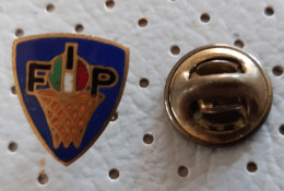 ITALY Basketball FEDERATION  Vintage Pin - Basketbal