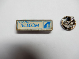 Beau Pin's , France Télécom , Dimensions : 9x27 Mm - Telecom De Francia