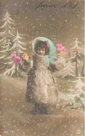 FANTAISIE - Bébé - Petite Fille Dans La Neige Avec Des Fleurs - Colorisé - Joyeux Noël -  Carte Postale Ancienne - Babies