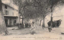 CPA 84 LAPALUD COURS DES PLATANES CAFE ANIME  VAUCLUSE ILLUSTRE - Lapalud