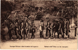 PC AFRICA SAUVAGES BAHNARS DANS LE SENTIER DE LA GUERRE ETHNIC TYPES (a43292) - Afrique