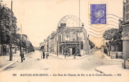 78-MANTES-SUR-SEINE  - LES RUES DU CHEMIN DE FER ET DE LA CROIX BLANCHE - Mantes La Ville