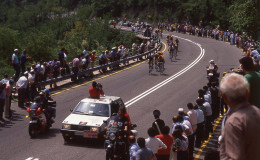 Dia446	DIAPOSITIVA  35mm CICLISTI IN GRUPPO GIRO D'ITALIA ANNI 1990 -5 - Diapositives