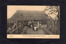 124026           Guinea   Francese,   Une  Ecole  Primaire  Indigene  En  Guinee  Francaise,   (scritta) - Guinée Française