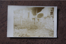 Carte Photo 5 Soldats Dans Une Cour De Ferme 1917 - 1914-18