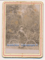 Photographie XIXe Portrait D'une Femme Bourgeoise Et Sa Bicyclette Vélo Cycliste 1900 - Old (before 1900)