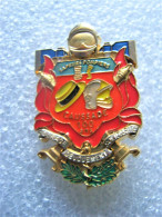 INSIGNE DES SAPEURS POMPIERS CIS CAUSSADE 82 ANNIVERSAIRE 100 ANS (TRANSLUCIDE) ETAT EXCELLENT - Pompiers