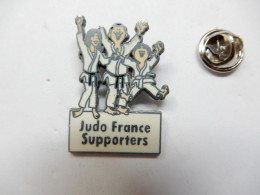 Pin's En Zamac , Judo France Supporters , ATTENTION : Pin's Décoloré - Judo