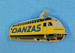 1 PIN'S // ** TRAIN RE 460 " DANZAS " SOCIÉTÉ DE TRANSPORT MARCHANDISES SUISSE / AUJOURD'HUI " DHL " ** - Transports