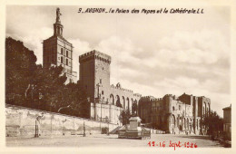 FRANCE - 84 - Avignon - Le Palais Des Papes Et La Cathédrale - Carte Postale Ancienne - Avignon (Palais & Pont)