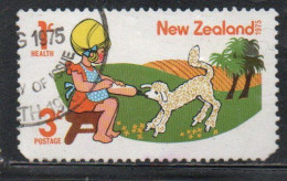 NEW ZEALAND NUOVA ZELANDA 1975 HEALTH GIRL FEEDING LAMB 3c + 1c USED USATO OBLITERE' - Oblitérés