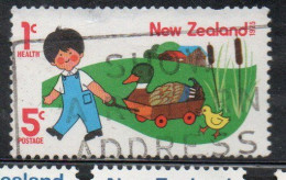 NEW ZEALAND NUOVA ZELANDA 1975 HEALTH BOY WITH DUCK AND DUCKLING 5c + 1c USED USATO OBLITERE' - Oblitérés