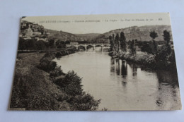 Les Eyzies - Capitale Préhistorique - La Vèzère - Le Pont De Chemin  De Fer - Les Eyzies