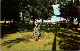 Canada New Brunswick Moncton Tidal Bore Park Highland Lassie Playing Bagpipes For Visitors - Sonstige & Ohne Zuordnung