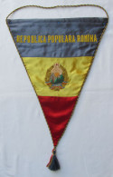 BOWLING PETANQUE - ROMANIA FEDERATION DE POPICE COMMUNISM, OLD BIG WIMPEL PENNANT SILK EMBROIDERED, D 52 X 35 Cm - Bowling
