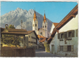 D3804) TELFS - Straßenmotiv Mit Pfarrkirche Gegen Mieminger Kette - Oberinntal Tirol - FLEISCHHAUEREI HUBER - Telfs