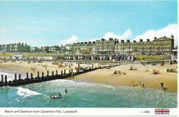 BEACH AND SEAFRONT, LOWESTOFT, SUFFOLK, ENGLAND. UNUSED POSTCARD   Wt4 - Lowestoft