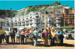 PONIES ON BEACH, HASTINGS, SUSSEX, ENGLAND. UNUSED POSTCARD   Wt4 - Hastings