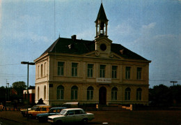 59 - BRUAY SUR ESCAUT / L'HOTEL DE VILLE - AUTOS - Bruay Sur Escaut