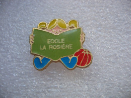 Pin's De L'école "La Rosière" - Transports