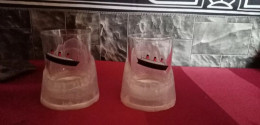 Rare 2 Verres A Shot Complets Motif Paquebot  Queen Mary ? Dans Un Iceberg Glaçon  De Chez Sodevi - Bicchieri