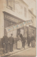 LARDY - On Pose Devant Le Café-Restaurant  A. MOREAU En 1909 ( Carte Photo ) - Lardy