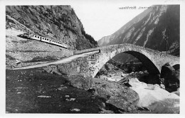 Andermatt Schöllenen Train Bahn Brücke Auto Auf Dem Zug  Oldtimer - Andermatt