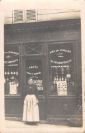 CPA 75 CARTE PHOTO MAGASIN EPICERIE VINS SPIRITUEUX SITUEE AU VERSO A MONTMARTRE - Distretto: 18