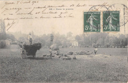 CPA 91 YERRES / DANS LA PRAIRIE / SCENE DE FENAISON - Yerres