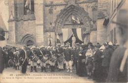 CPA 91 LONGPONT / PROCESSION DU LUNDI DE LA PENTECOTE 1913 / SORTIE DE L'EGLISE / LE BEDEAU CAROLUS / GYMNASTES - Sonstige & Ohne Zuordnung