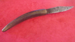 ANCIEN COUTEAU BEL ETAT SANS MARQUE APPARENTE CORNE FORGE TRAVAIL COUTELIER THIERS ? LAME 10 TOTAL 22 CM - Armas Blancas