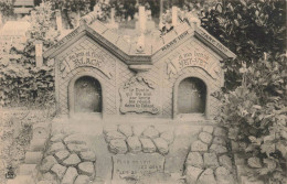 ANIMAUX - Chiens - Tombe Des Chiens Black Et Yet Yet - Plus On Voit Les Gens, ... -  Carte Postale Ancienne - Cani