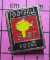 516A  Pin's Pins / Beau Et Rare / THEME : SPORTS / POISSON JAUNE SRF CLUB FOOTBALL RODEZ - Gimnasia