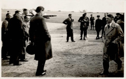 HITLER WK II - Foto-Ak HITLER Am FLUGHAFEN PLAUEN 1932 I - Personaggi