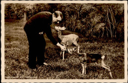 Hitler WK II PH 374 Der Führer Als Tierfreund I- - Personen