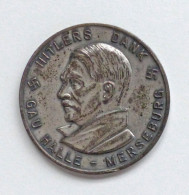 WHW Medaille (Bronze-versilbert) Hitlers Dank An Den Gau Halle Merseburg 1933/34 35mm Durchm. - Oorlog 1939-45
