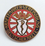 WK II Kraftfahrer-Vereinigung Deutscher Ärzte Mitgliedsabzeichen 30mm Hersteller Lauer Nürnberg Und Berlin - Weltkrieg 1939-45