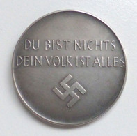 WK II Orden  Gedenk Medaille (Silber 990er,19,8 G.) Auf Adolf Hitler Du Bist Nichts Dein Volk Ist Alles 40 Mm Durchm. - Guerre 1939-45