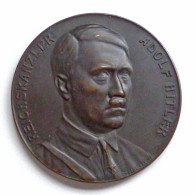 WK II Orden Gedenk Medaille (Kupfer) Auf Den Reichskanzler Adolf Hitler 1933 35 Mm Durchm. - Guerra 1939-45