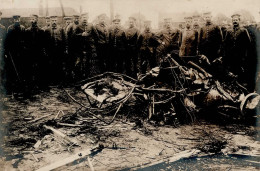 Sanke Piloten Max Immelmann Absturz Wrack 1916 Foto-AK I-II (VS Fleckig) - Piloten