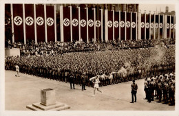 BERLIN OLYMPIA 1936 WK II - PH O 3 Jugendkundgebung Im Lustgarten Der Fackelläufer Trifft Ein S-o I - Juegos Olímpicos