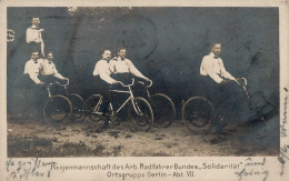 Berlin (1000) Reigenmannschaft Des Arbeiter Radfahrer Bundes Solidarität Fahrrad II (Stauchung) Cycles - Plötzensee