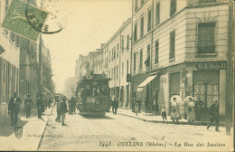 CPA CP Oullins Rhône La Rue Des Saulées S Farges Lyon - Oullins