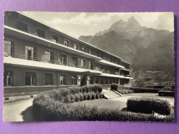 Delcampe - 74   CPSM Petit Format SALLANCHES   L’Hôpital, Au Fond, Les Aiguilles De Warens    Très Bon état - Sallanches