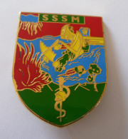 INSIGNE SSSM SERVICE DE SANTE DE SECOURS MEDICAL - 8° CONGRES SSSM ANGERS JUIN 1996 - PICHARD SAUMUR - Attache Cassée - Brandweer