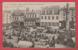 Bavay - Place De L'Hôtel De Ville Un Jour De Marché - 1914 (voir Verso ) - Bavay