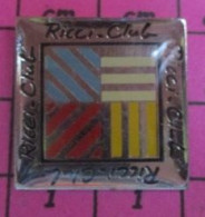 516B  Pin's Pins / Beau Et Rare / PARFUMS / NINA RICCI CLUB - Parfum