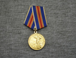 Medal "In Memory Of The 250th Anniversary Of Leningrad - Russland