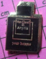 516B Pin's Pins / Beau Et Rare & TB état / PARFUMS / FLACON DE PARFUM VAN CLEEF & ARPELS POUR HOMME - Parfums